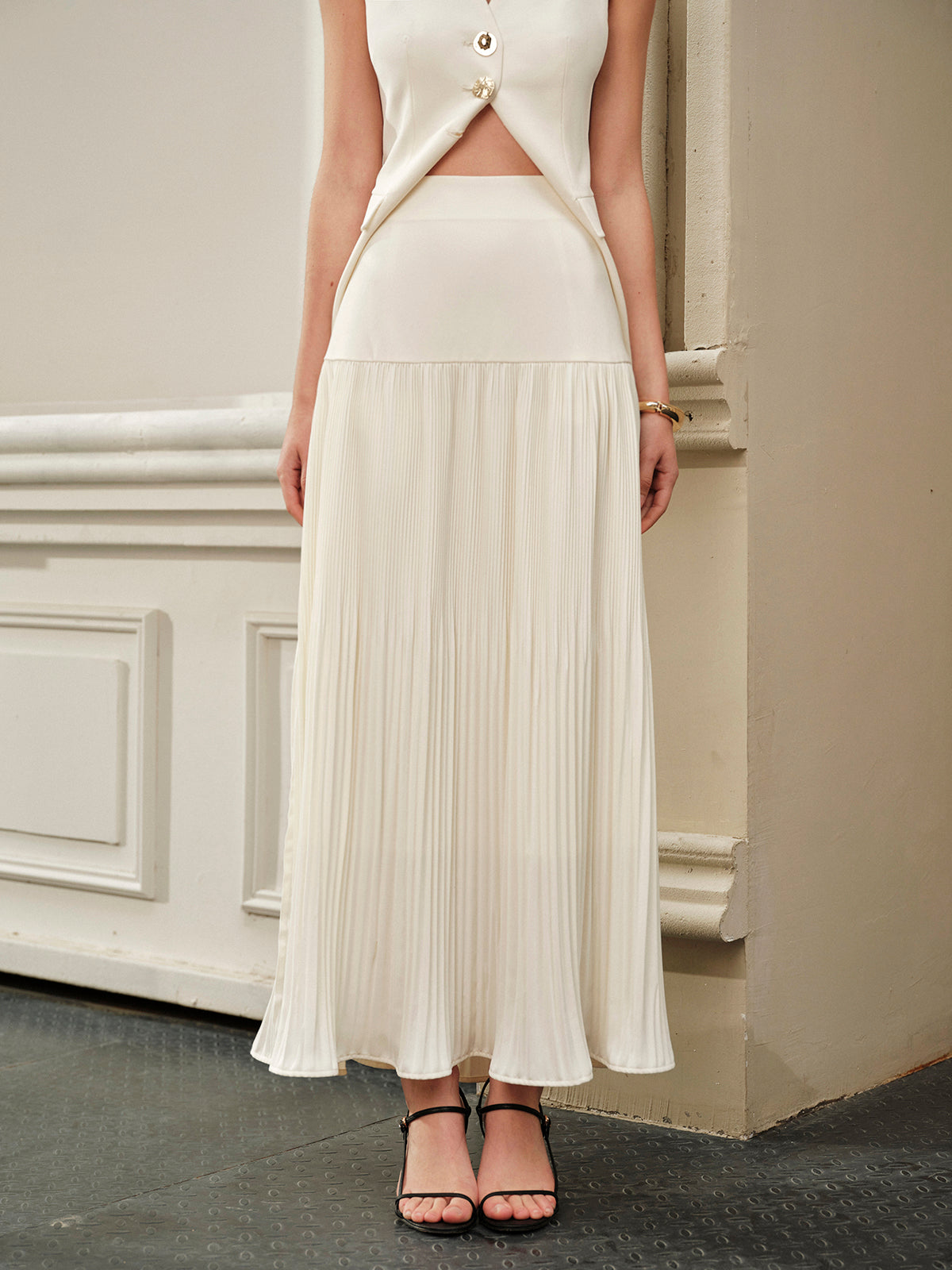 Ela | Mid-Rise Pleated Skirt