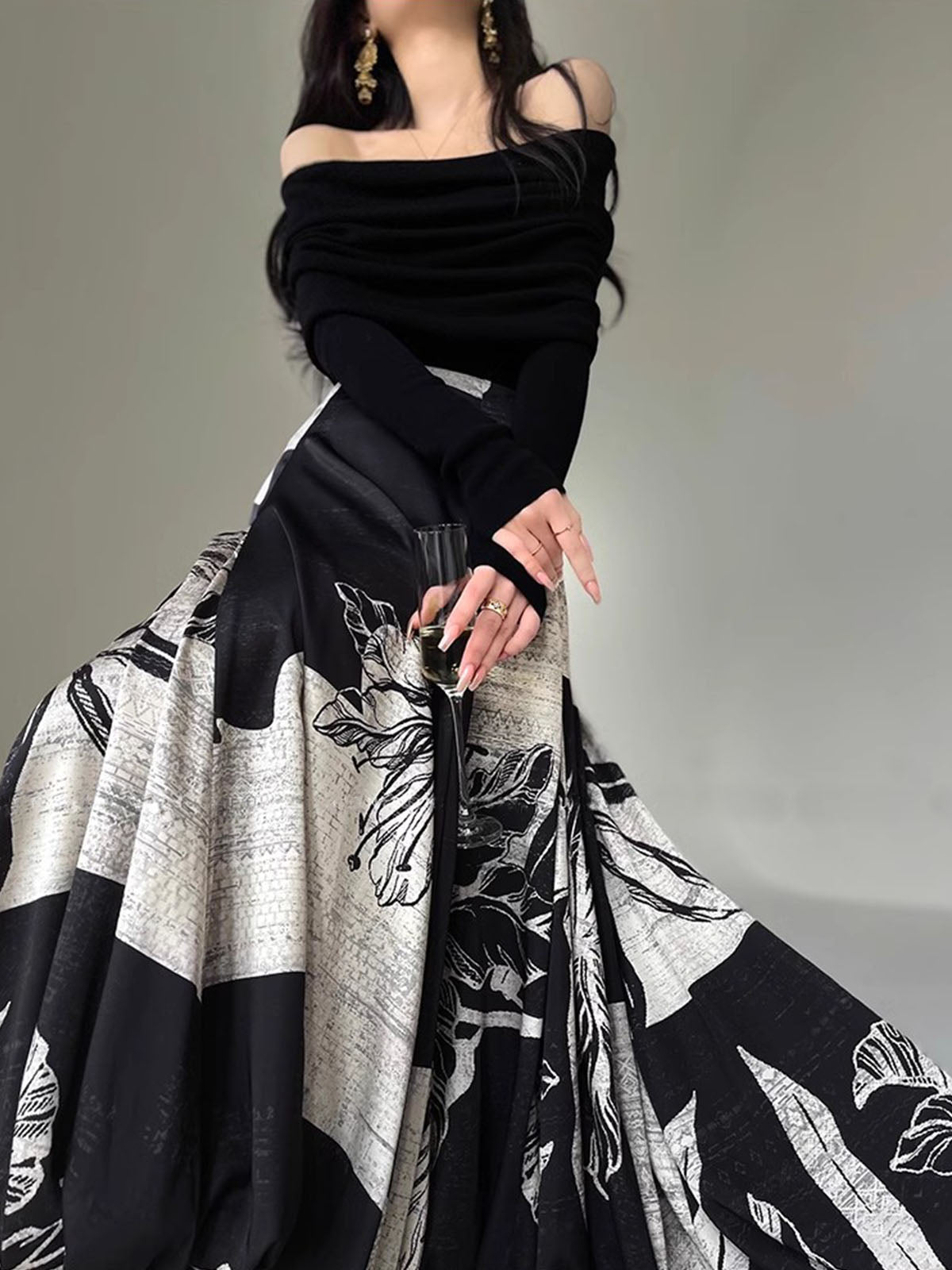 Kai | Midi Skirt Featuring a Bud Waist and Side Closure